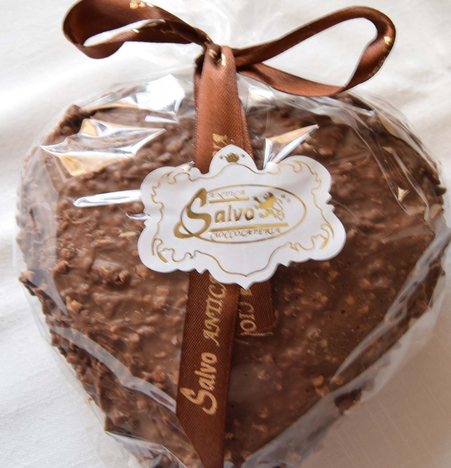Cuore nocciolato latte ripieno di crema bueno gr.650