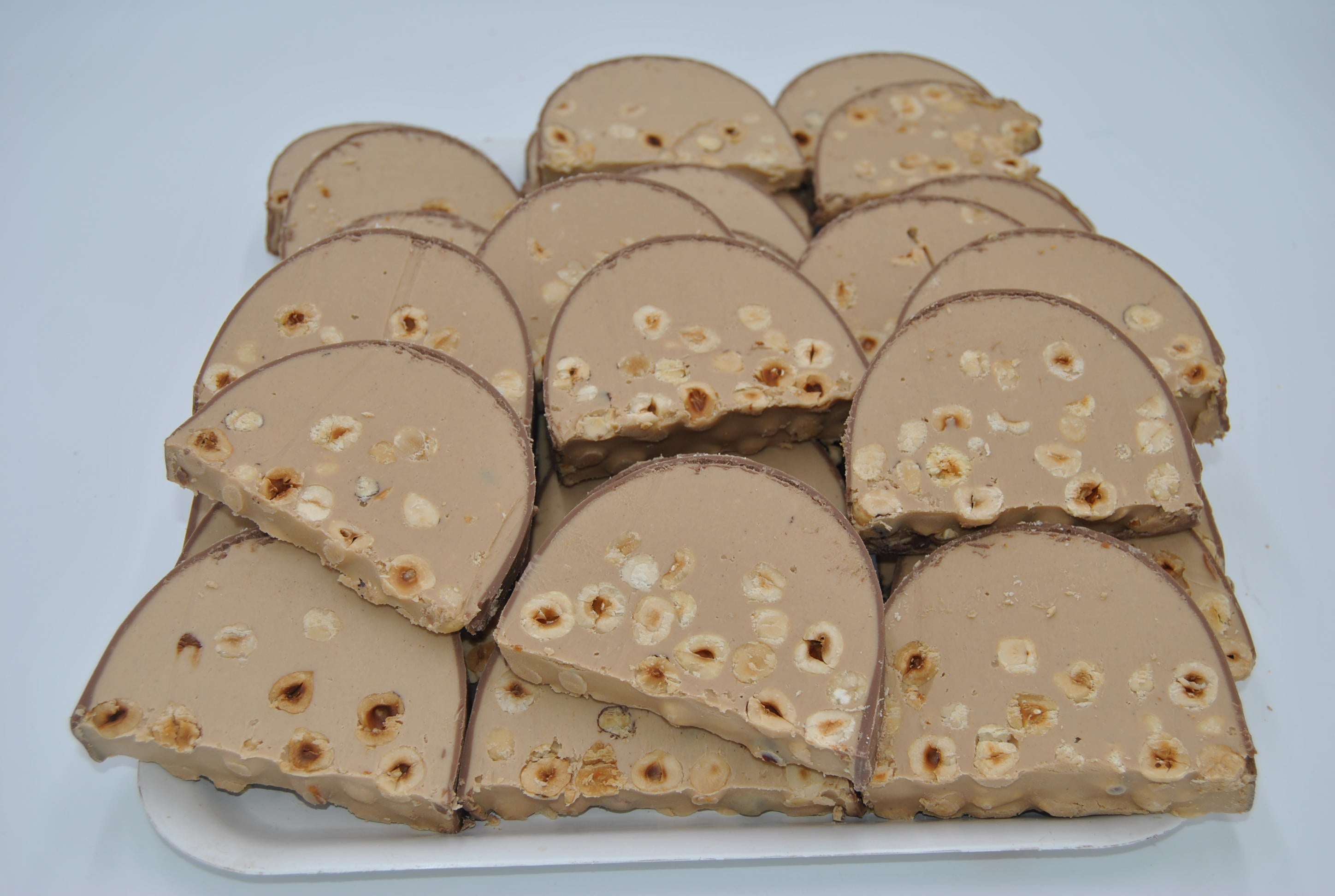 Torrone di cioccolato morbido alla Nocciola a fette