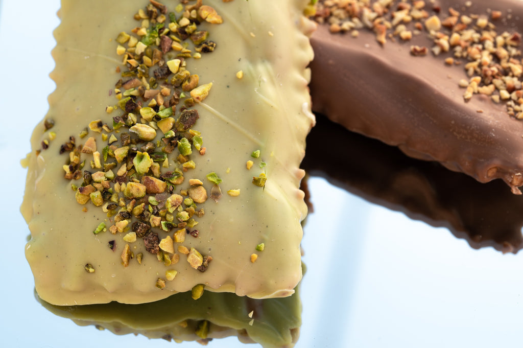 Salvo Chiacchiere di carnevale al cioccolato ripiena Pistacchio Gr.500