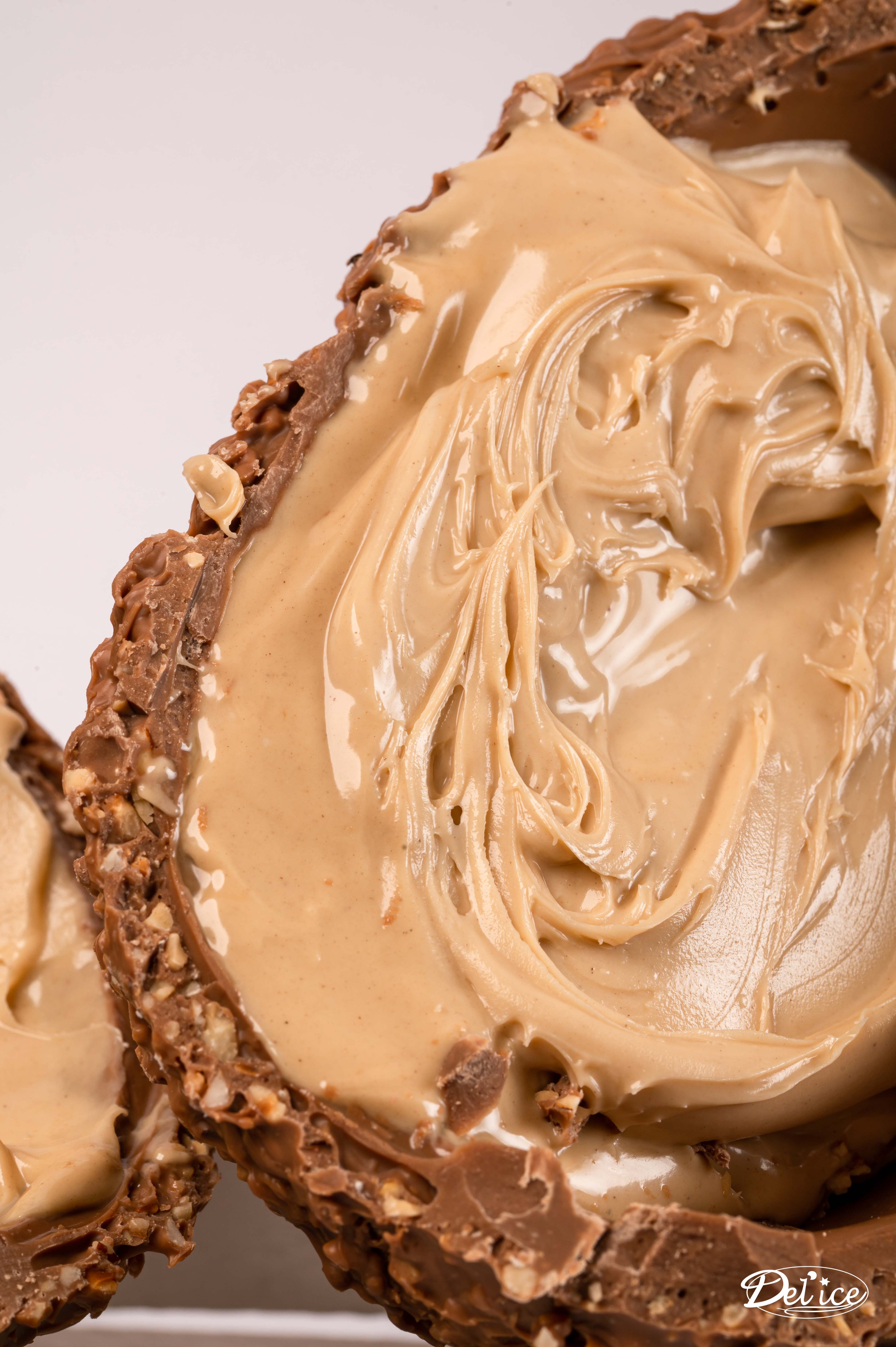 Uovo nocciolato ripieno di crema Bueno gr.650