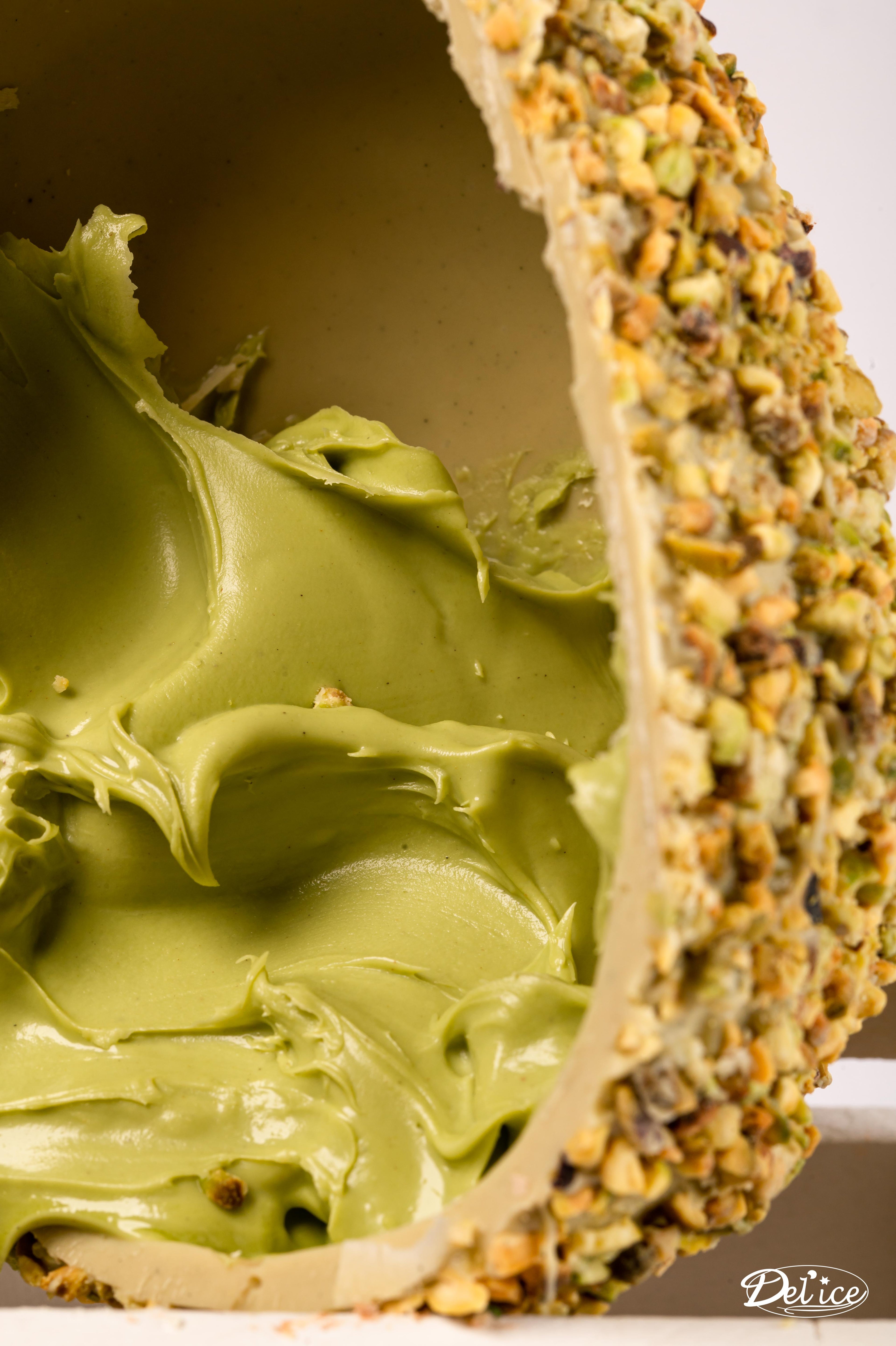 Uovo ripieno di crema pistacchio GR.550