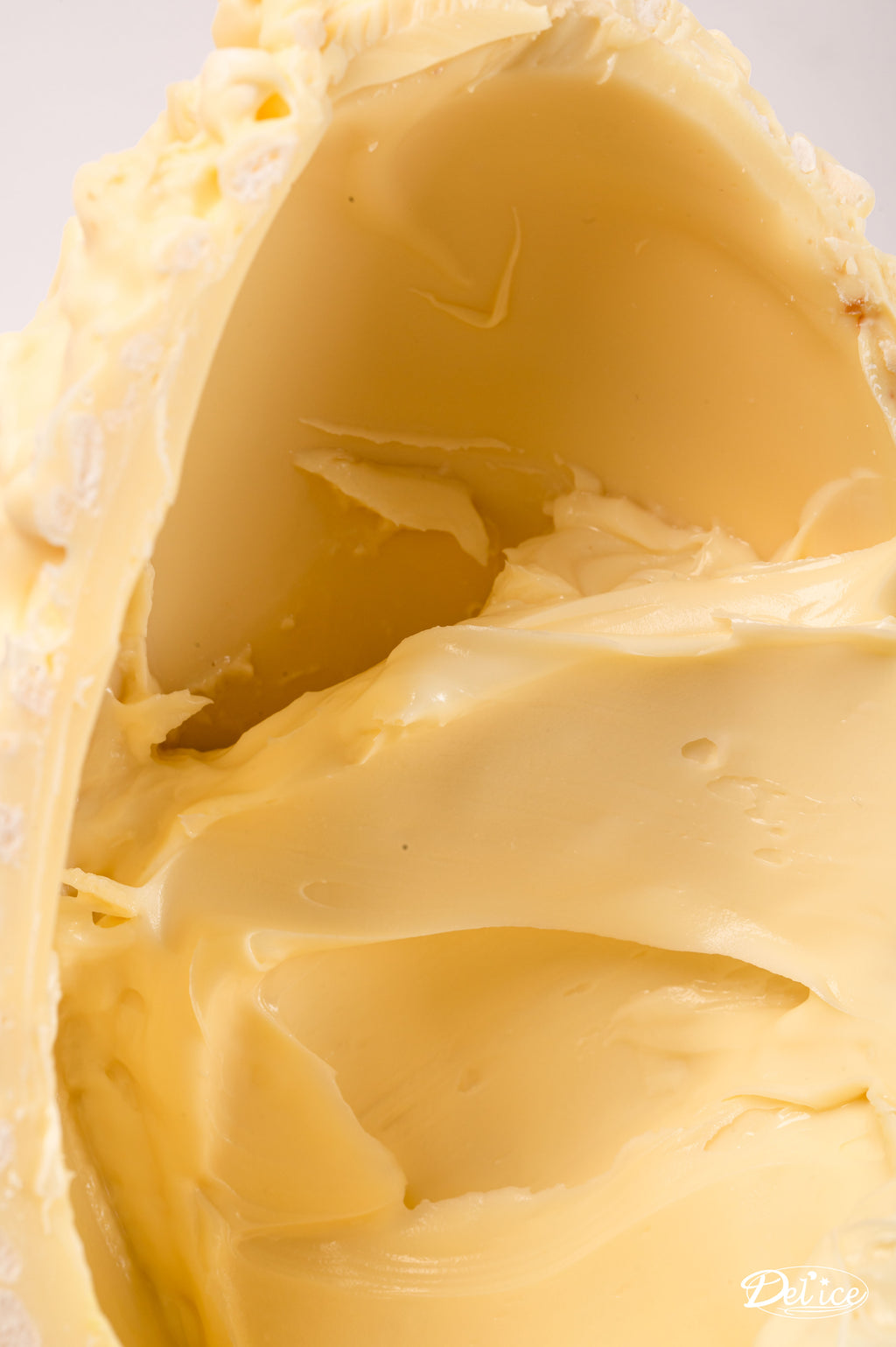Uovo ai cereali bianco ripieno di crema GR.650
