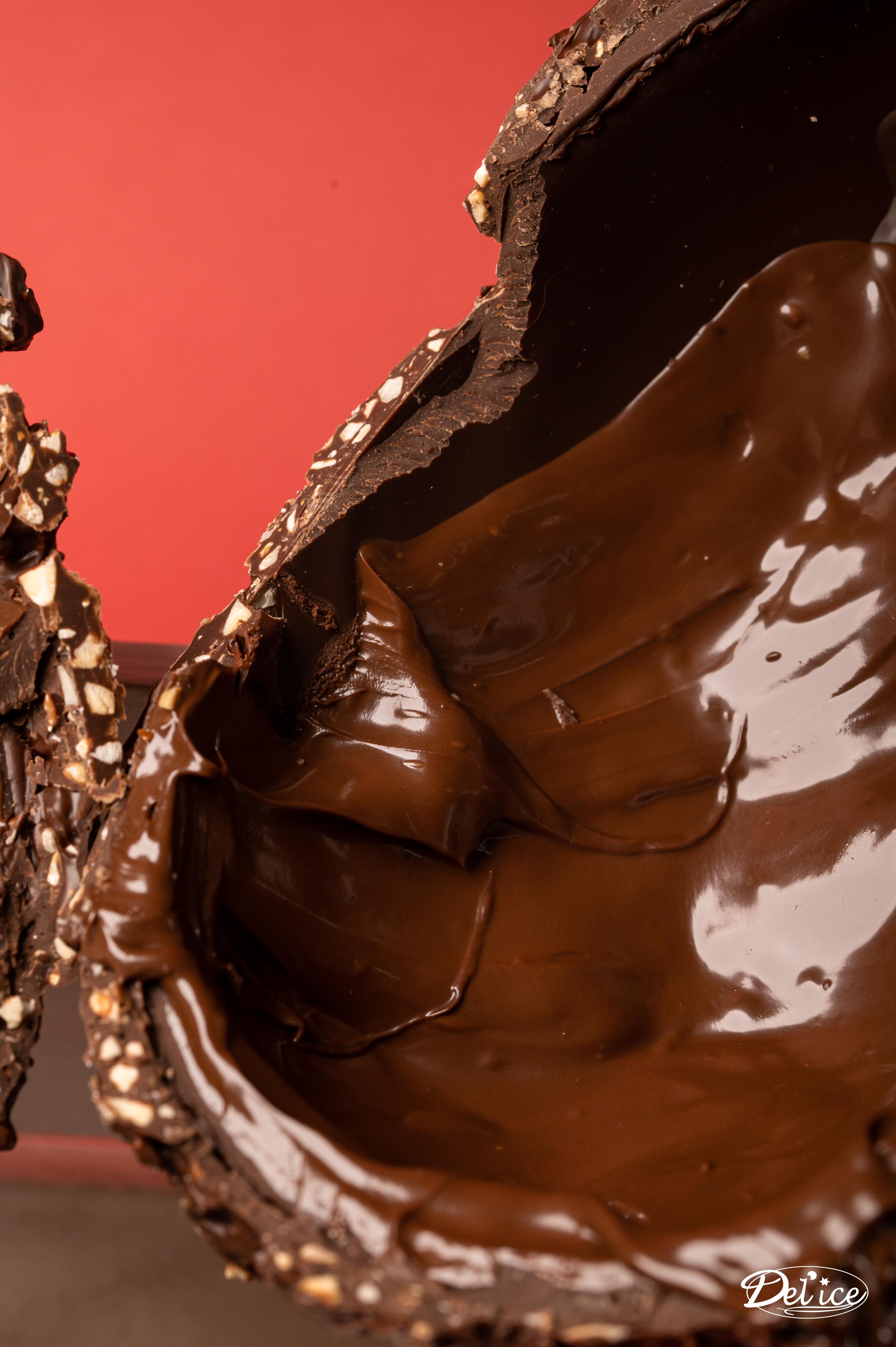 Uovo Nocciolato ripieno di crema fondente GR.650