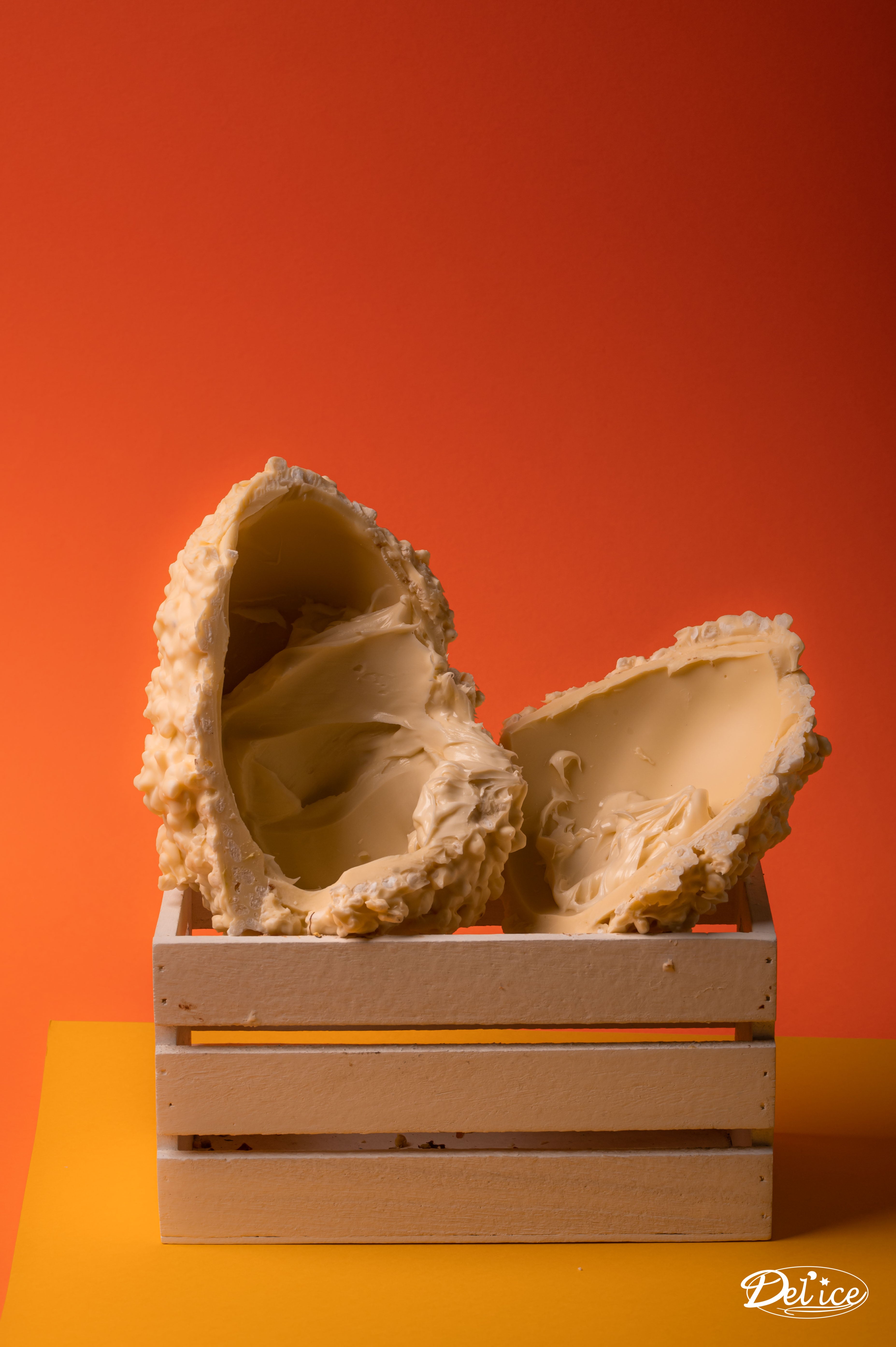 Uovo ai cereali bianco ripieno di crema GR.650
