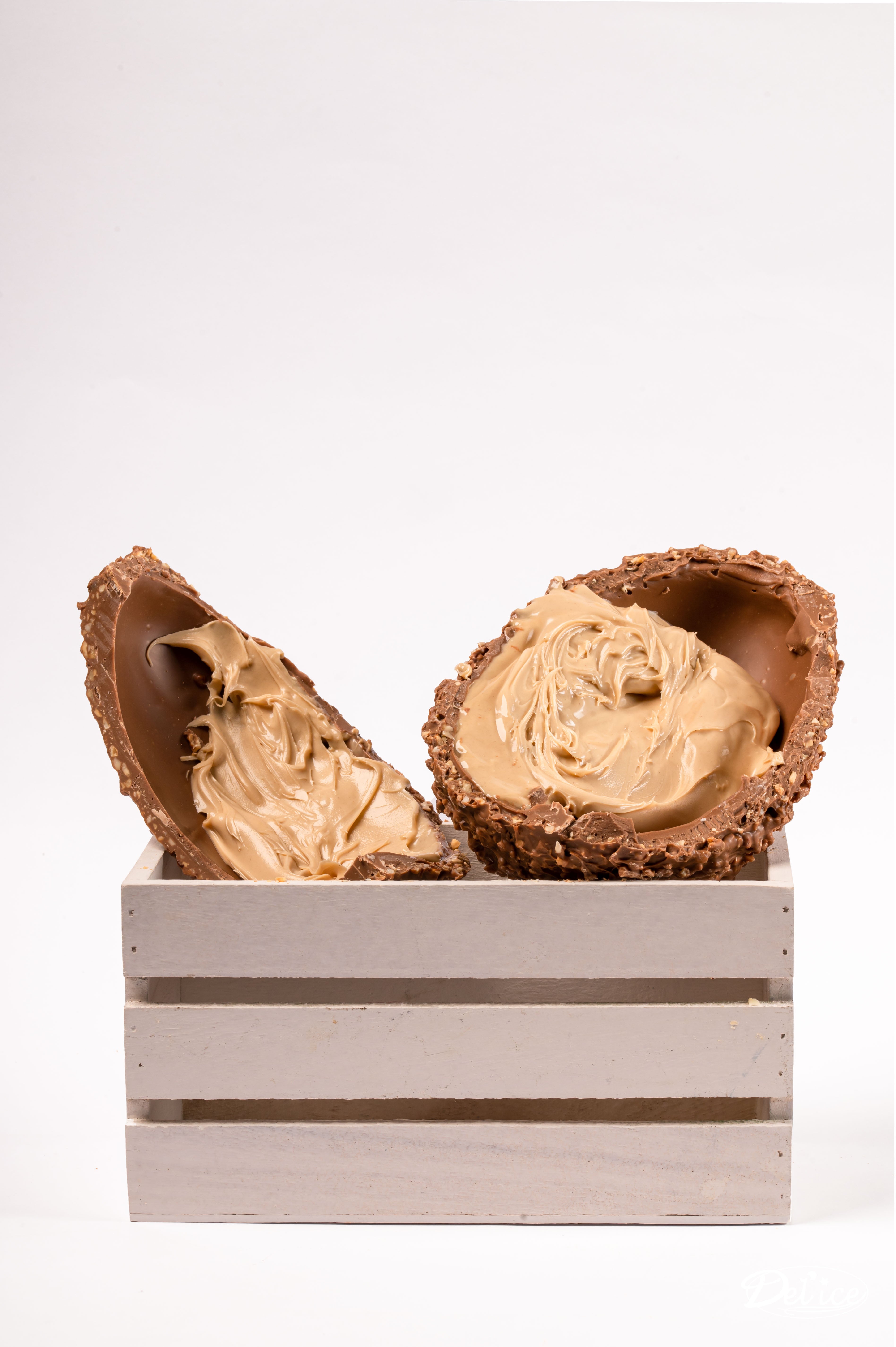 Uovo nocciolato ripieno di crema Bueno gr.650