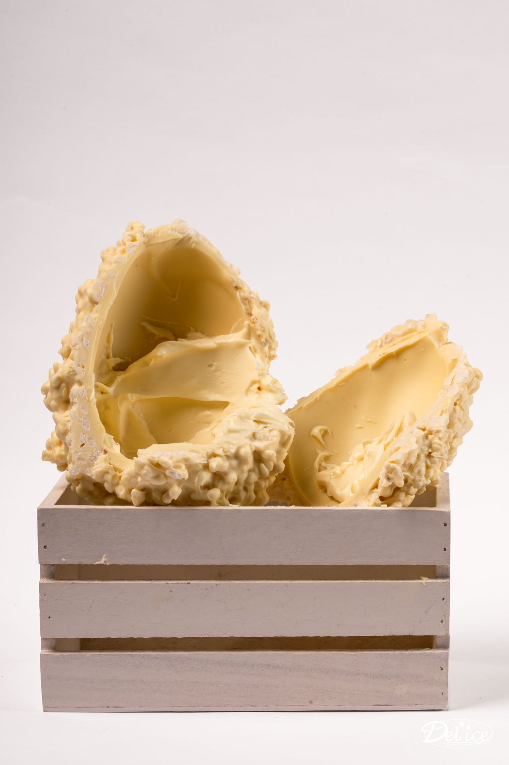Uovo ai cereali bianco ripieno di crema GR.650