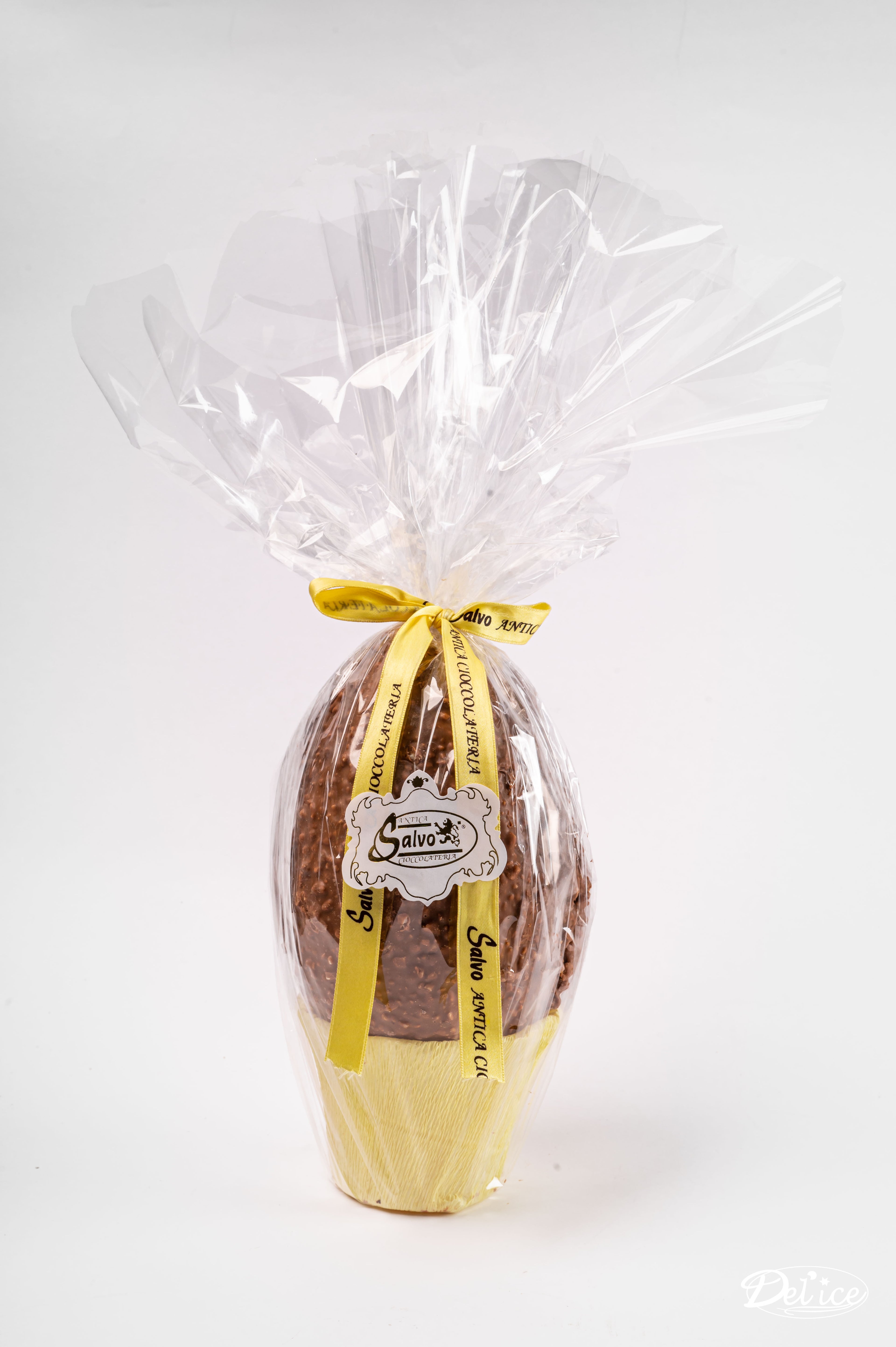 Uovo nocciolato ripieno di crema Bueno gr.650