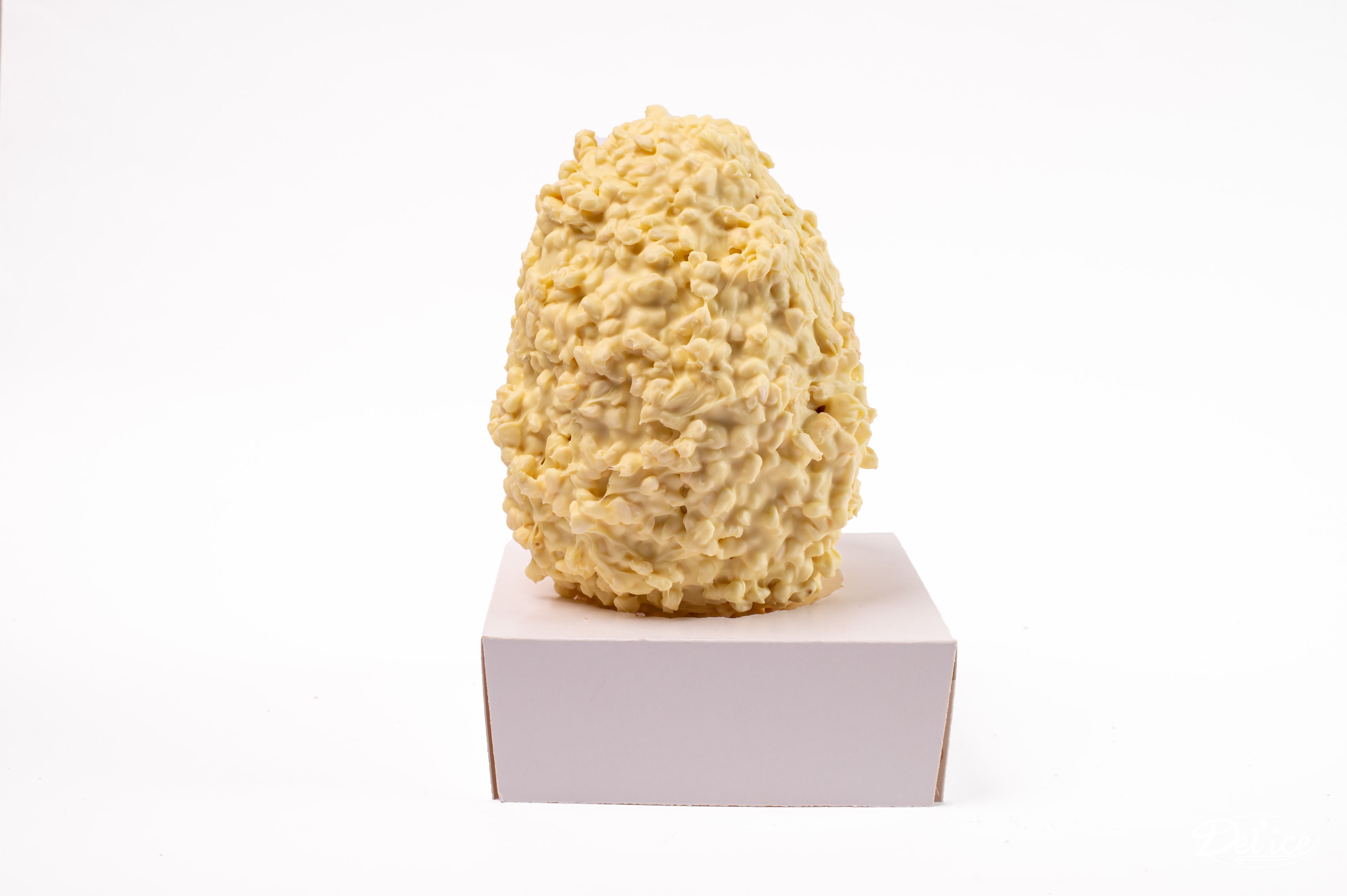 Uovo ai cereali bianco ripieno di crema GR.650