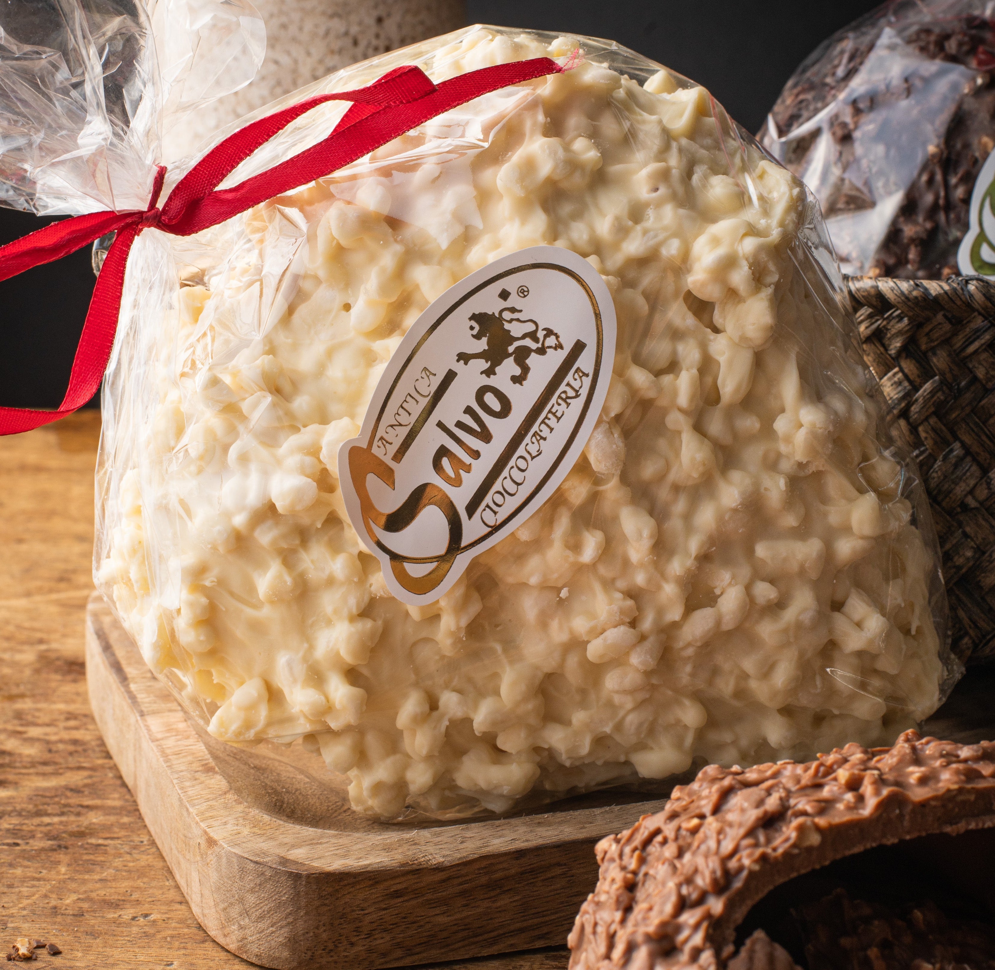 Cuore nocciolato bianco ripieno di crema bianca gr.650